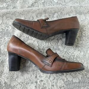 Vintage Brown leather block heel loafers with buckle detail - size 8